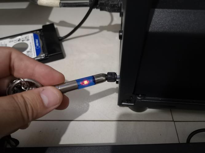 为什么电脑机箱会有电,经常电人。该怎样解决?