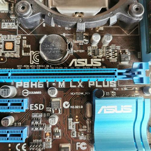 ...2120的CPU,4g内存,没有独立显卡,华硕P8h61mlx的板子,