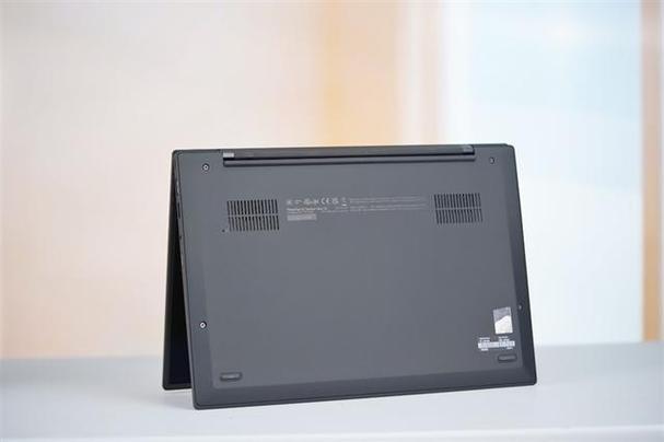 苹果笔记本电脑m2和m1哪个好