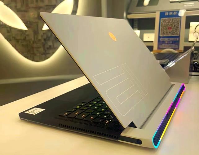 外星人笔记本和镭波相比的优缺点?