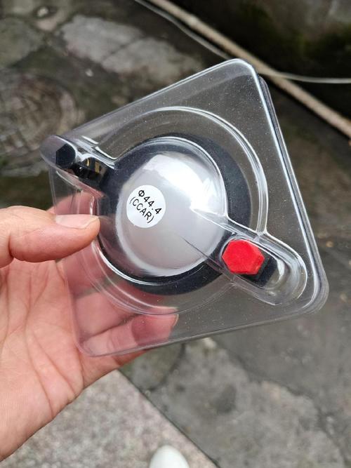 新买的音箱上的塑料膜能撕吗