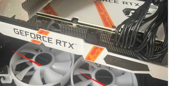 显卡散热器的风扇是应该对着显卡吹还是向外吹?