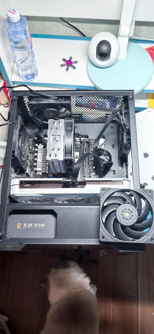 显卡的风扇为什么朝下?