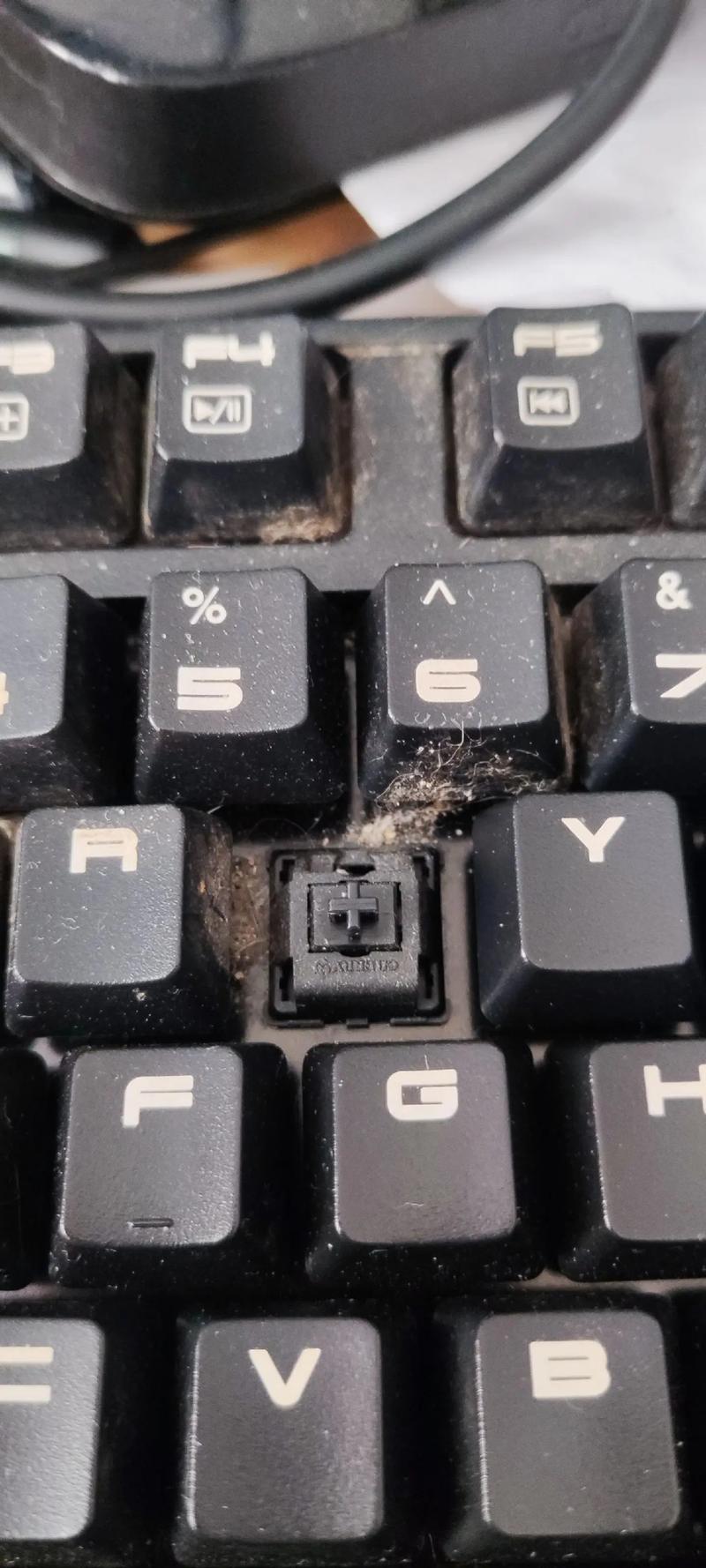 笔记本键盘清理灰尘