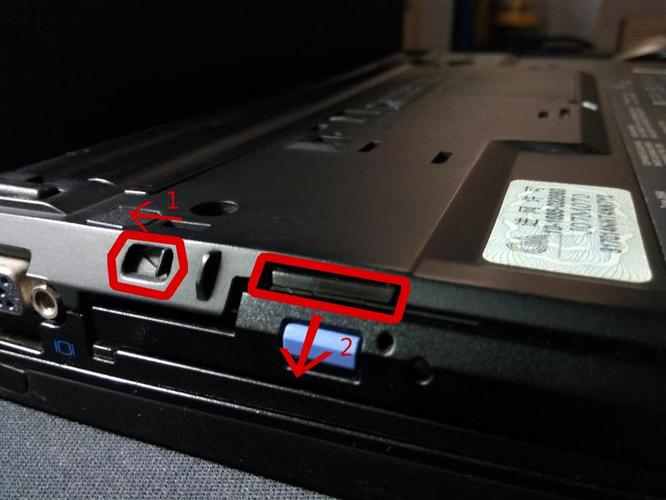 笔记本加固态硬盘是加在光驱位好还是,加在原来机械硬盘位置上好?