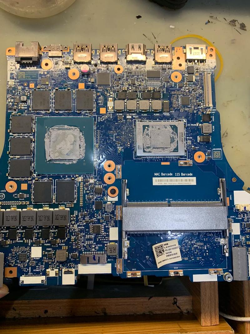 什么也没有玩,刚开机,显卡温度为什么会这么高。而且电脑非常卡。求大师...