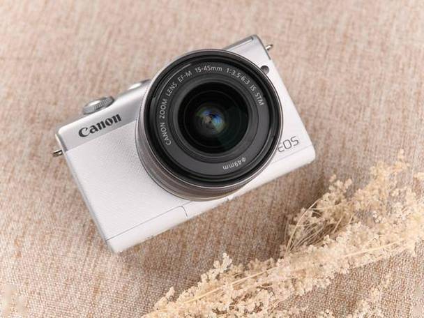 佳能相机M200和M5卡口一样吗?