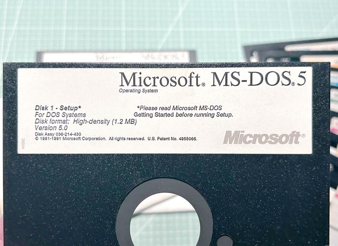 什么是硬盘什么是软盘什么是硬件什么是软件分别举例