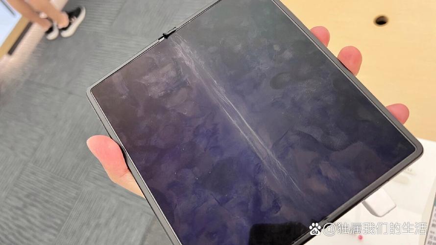 华为折叠屏折痕重新贴膜会好点吗