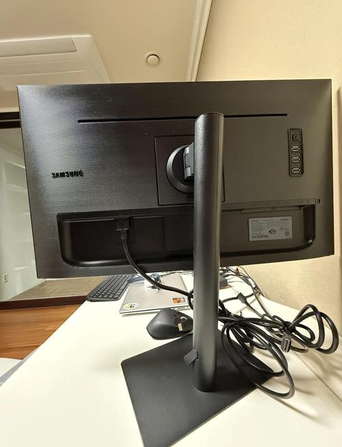 三星笔记本电脑换屏幕多少钱一个