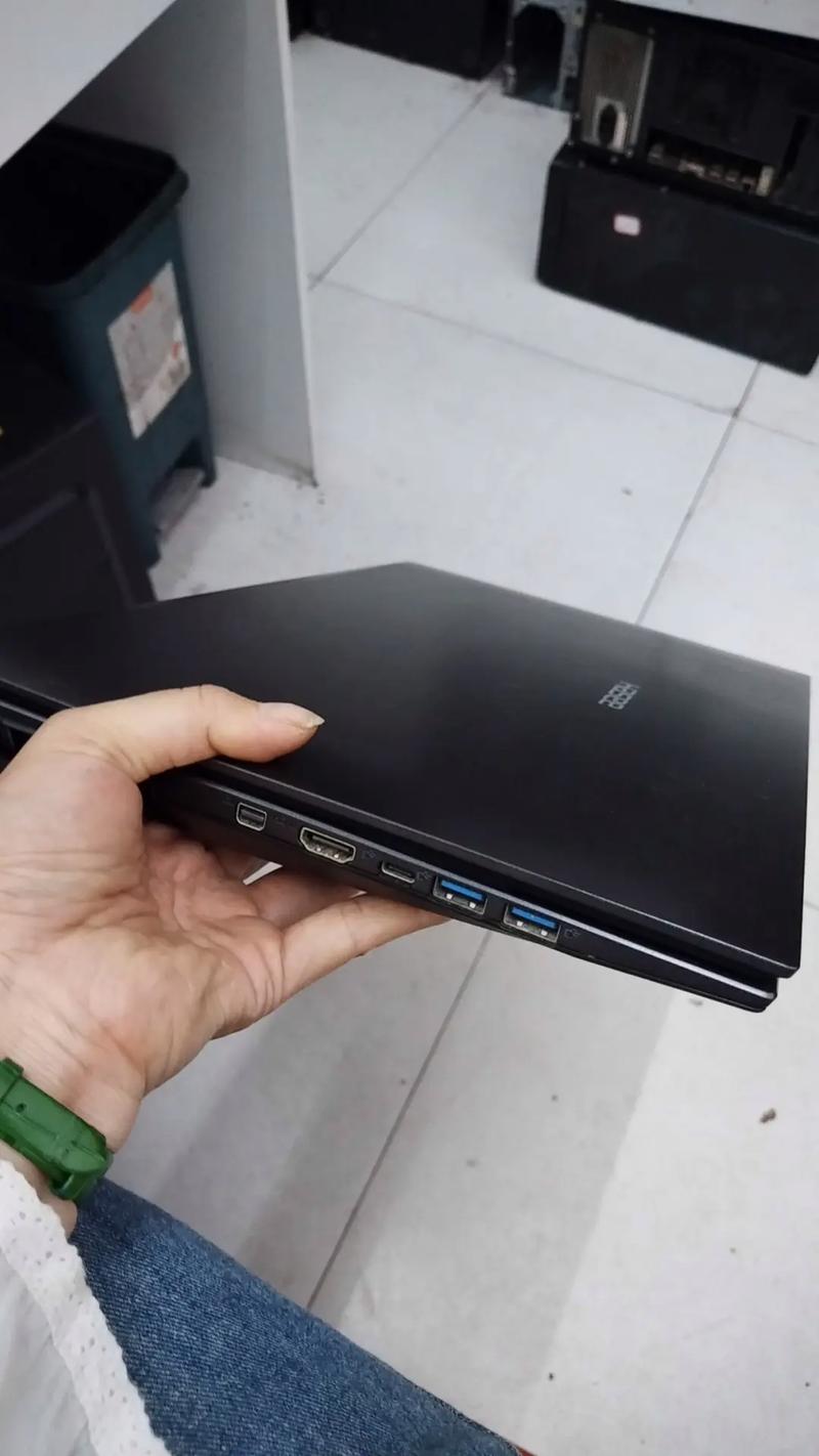 神州笔记本i5处理器gt940m的显卡,主流的单机游戏都能跑得起,比如刺客信...