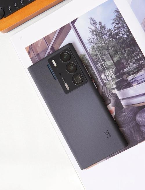 中兴axon30屏下版缺点