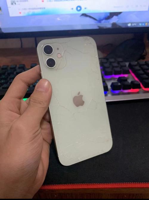 换苹果手机屏幕摔碎了需要价钱