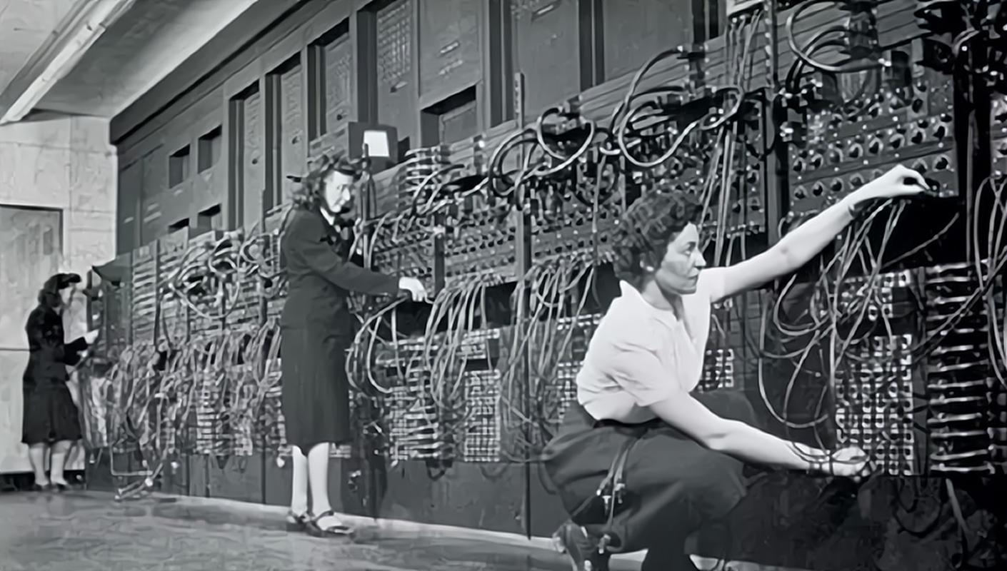 世界上的第一台计算机ENLAC是哪一年研制成功的