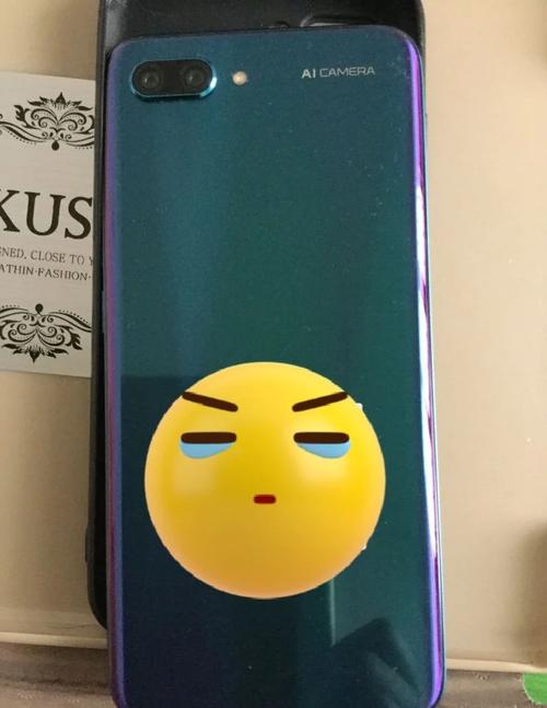 荣耀10屏幕碎了,换一个大概多少钱