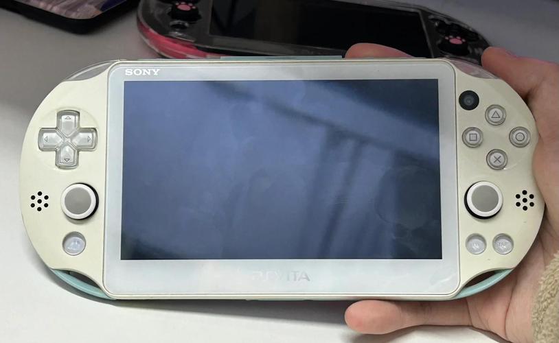 PSP2000内存卡位置在哪?