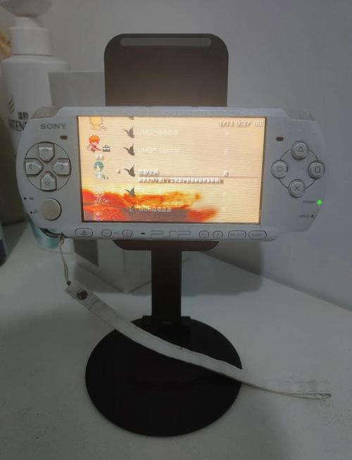 psp3000哪个地方是插内存卡