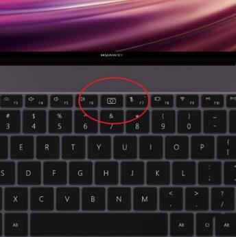 苹果电脑win10系统,摄像头怎么打开?