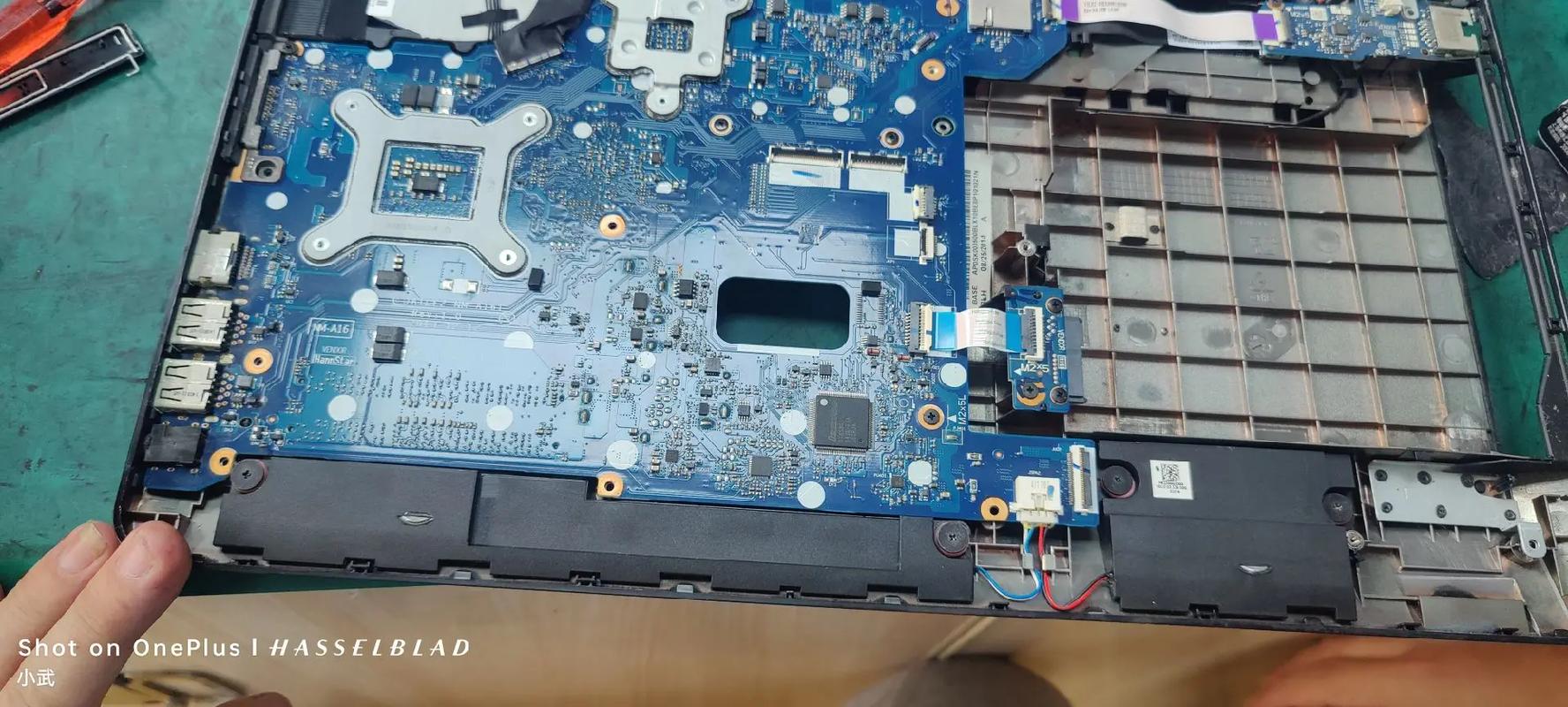 联想笔记本有一个选耳机模式和扬声器模式的地方在哪里