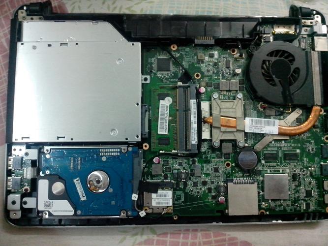 海尔笔记本电脑螺丝卸下后前端打不开盖