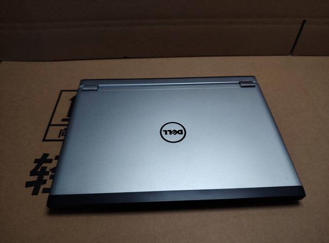 要出国了,推荐一个DELL的本本吧,6000左右,女生用的