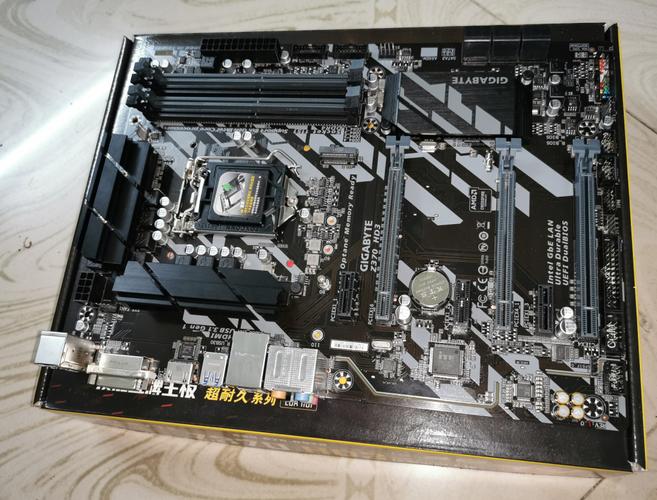 技嘉z370主板支持3600的内存条吗