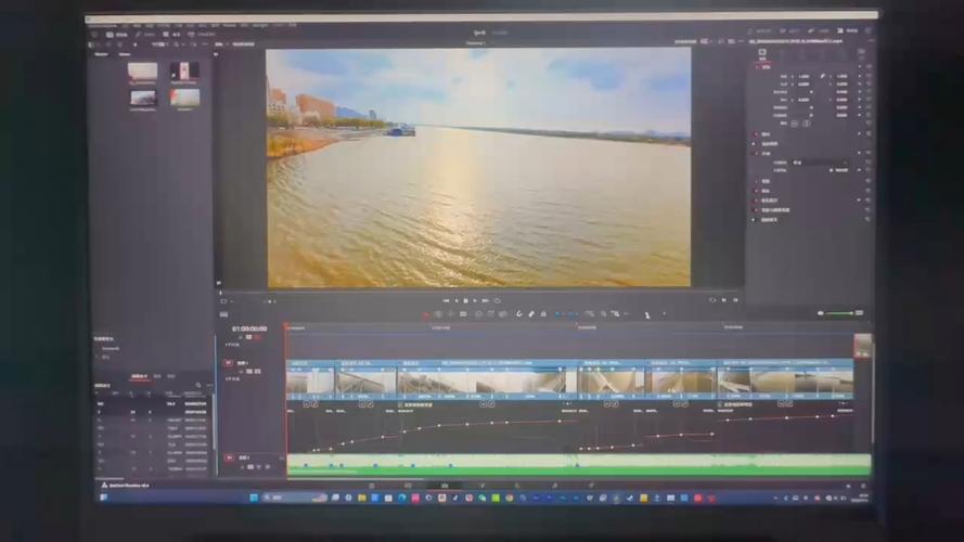 ...笔记本电脑,也能做视频剪辑的。女生不玩大型游戏。谢谢?