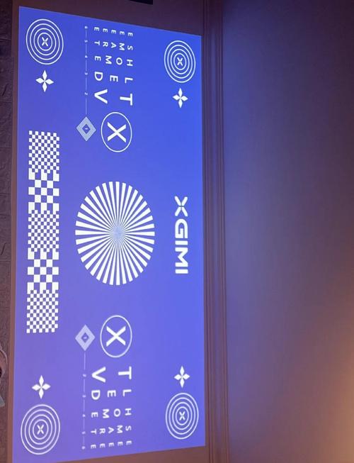 电脑投影仪如何调大小