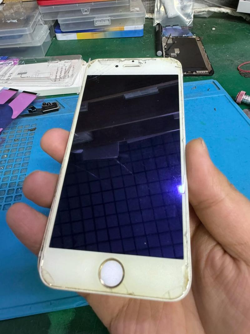 iphone6p屏幕花屏换一个要多少钱