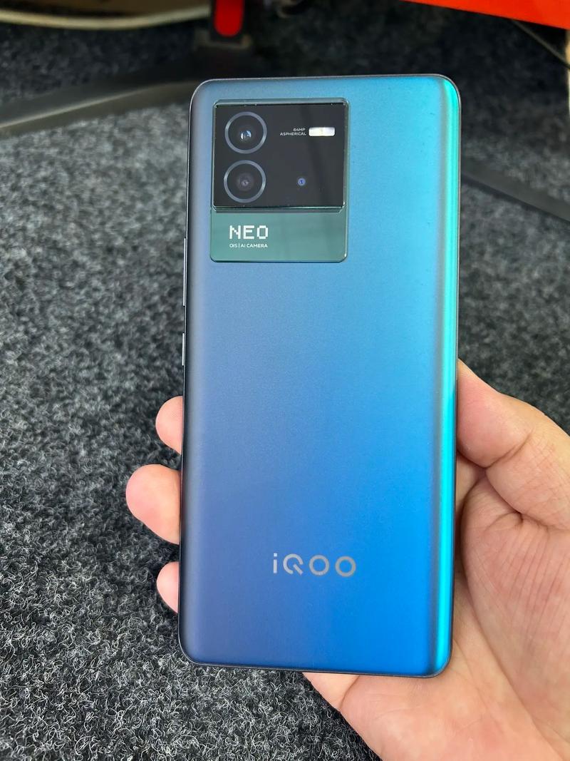 iqooneo6se是什么屏幕