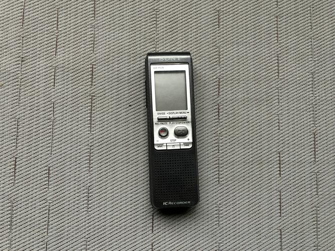 索尼录音笔PCM-M10一定要放电池吗?