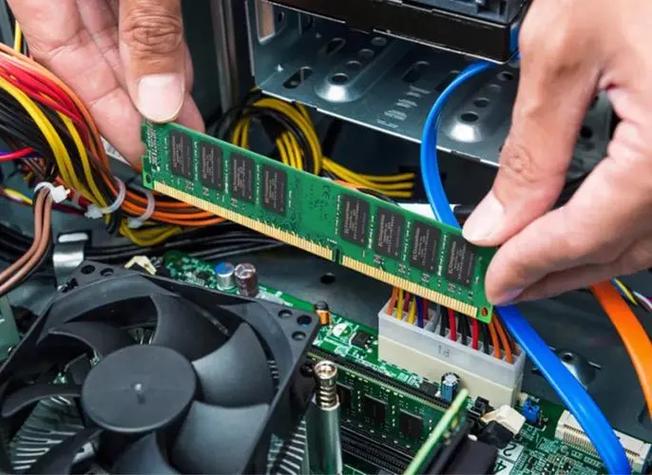 电脑内存条在哪