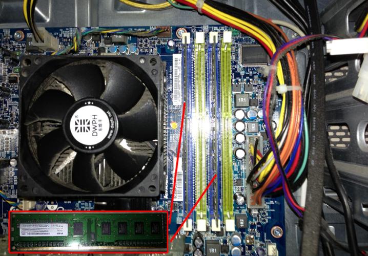 电脑主机内存条在哪呢?