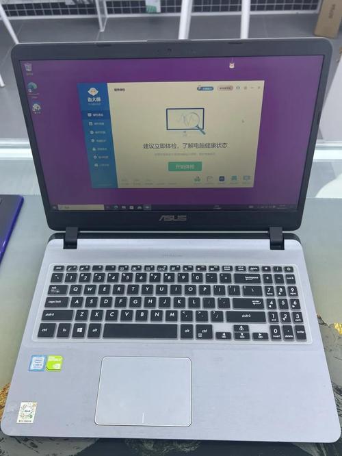 华硕笔记本Y5000UA的D面是是什么材质的?