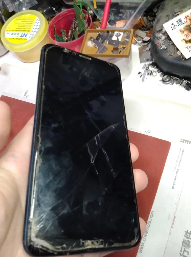 荣耀7X屏幕碎了,换一个屏幕多少钱?