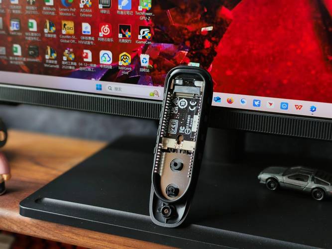 华硕Y481C笔记本光驱更换固态硬盘,光驱位厚度为9.5MM的托架能装上吗...