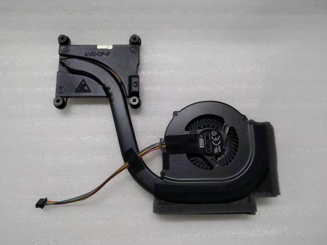 求助专业电脑人士!!显卡的散热铜片可以拿下来清理不?因为现在电脑总是进...