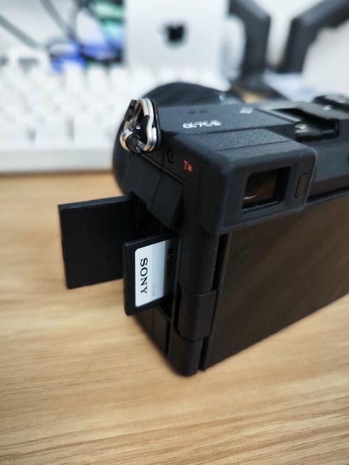 ccd5600w的像素8g卡够吗