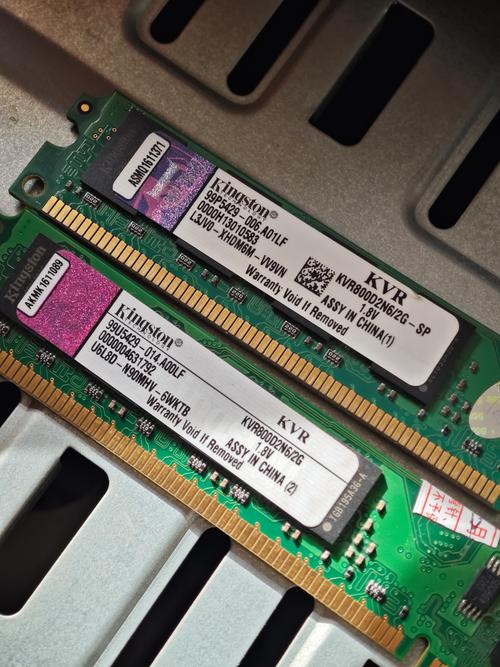 我家WIN7的64位本来是2G的为什么我加了一条DDR2的2G内...