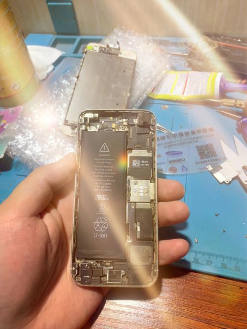 苹果5s的内存卡在哪里?