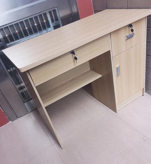 电脑桌尺寸是多少标准的电脑桌的长宽高尺寸是多少