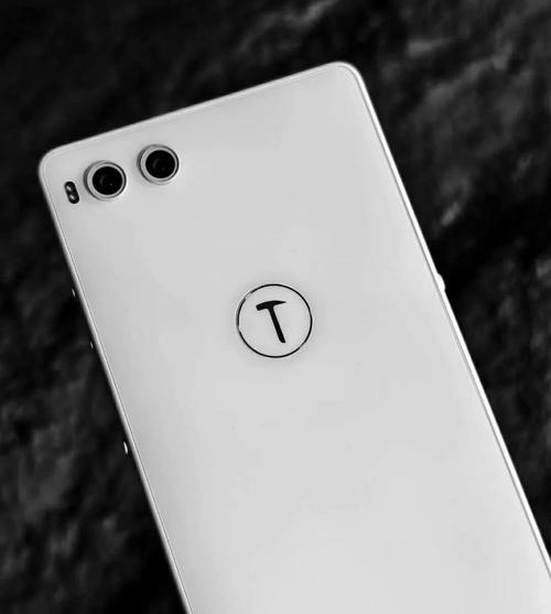 现在1699元购买锤子坚果R1手机是否还值得?