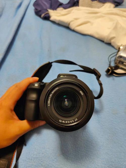 请问索尼入门单反a200和a350区别大不大?近来的市场价是多少?有什么注意...