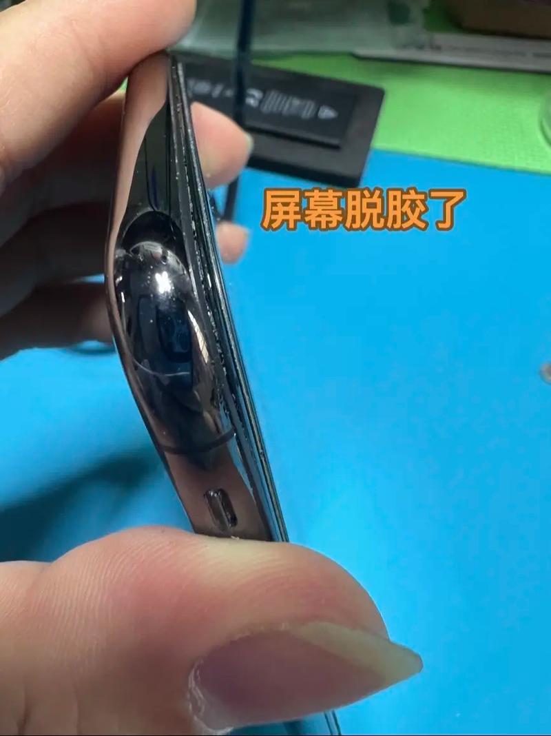手机屏幕脱胶了粘一下多少钱?
