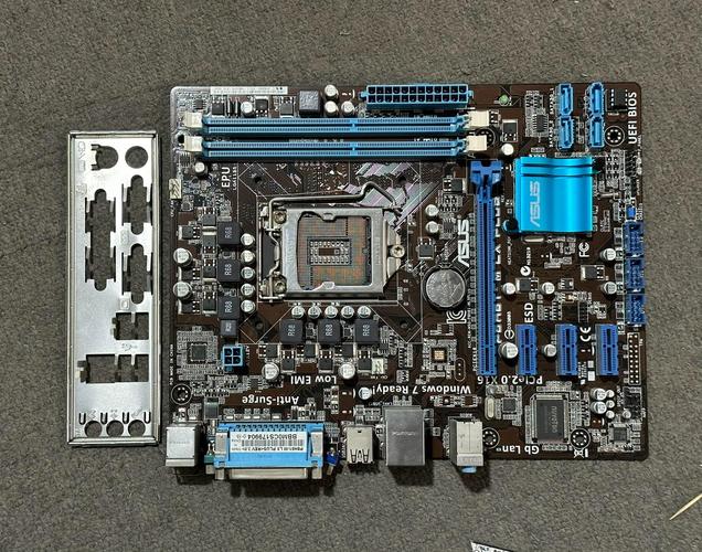 华硕的P8H61M能用精影HD7750显卡吗?这款显卡怎么样?