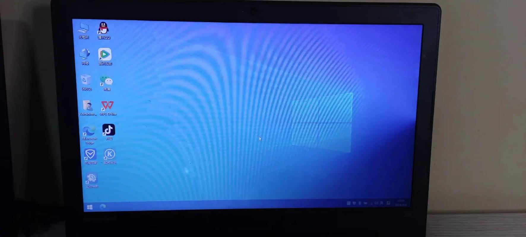 电脑开机屏幕变红怎么办?