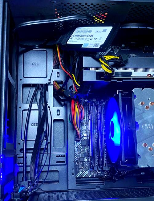 台式电脑的显卡和网卡都什么样子的?在主机的哪个地方?比较好带图片的,解...