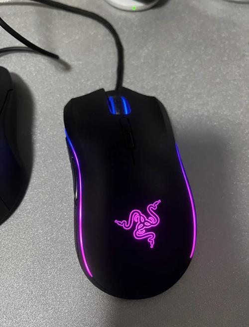 雷蛇曼巴眼镜蛇的手感舒适度如何?