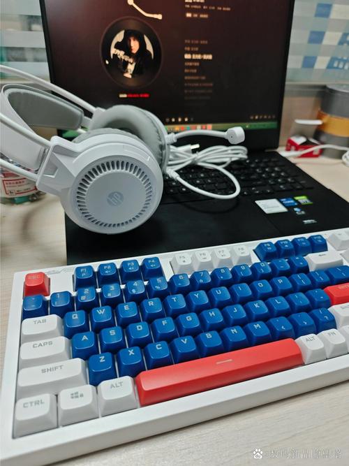 组装一台专门玩游戏看电影的电脑不超过2000,不要音响、键盘、耳机、鼠标...