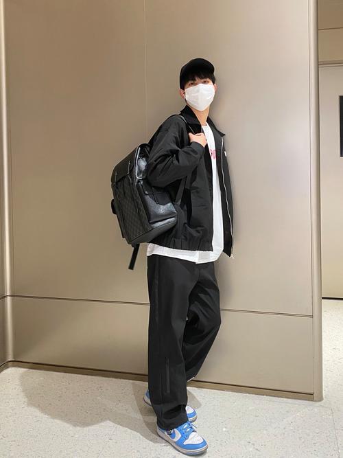 男士怎样选取双肩背包,通勤偏休闲又安全?